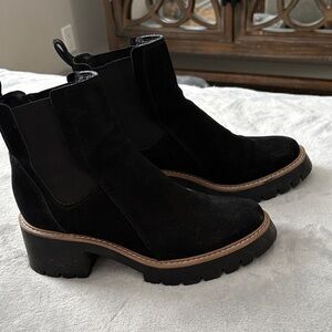 Black Women's Chelsea Boots